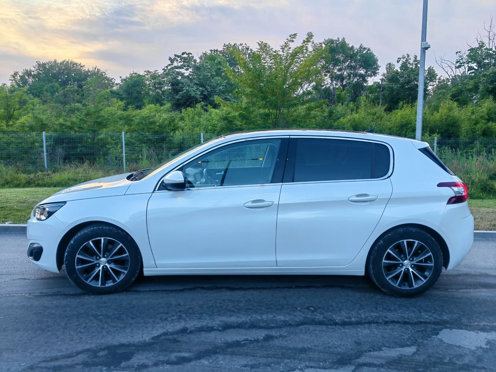 Peugeot 308 1.2 THP Allure - изображение 9