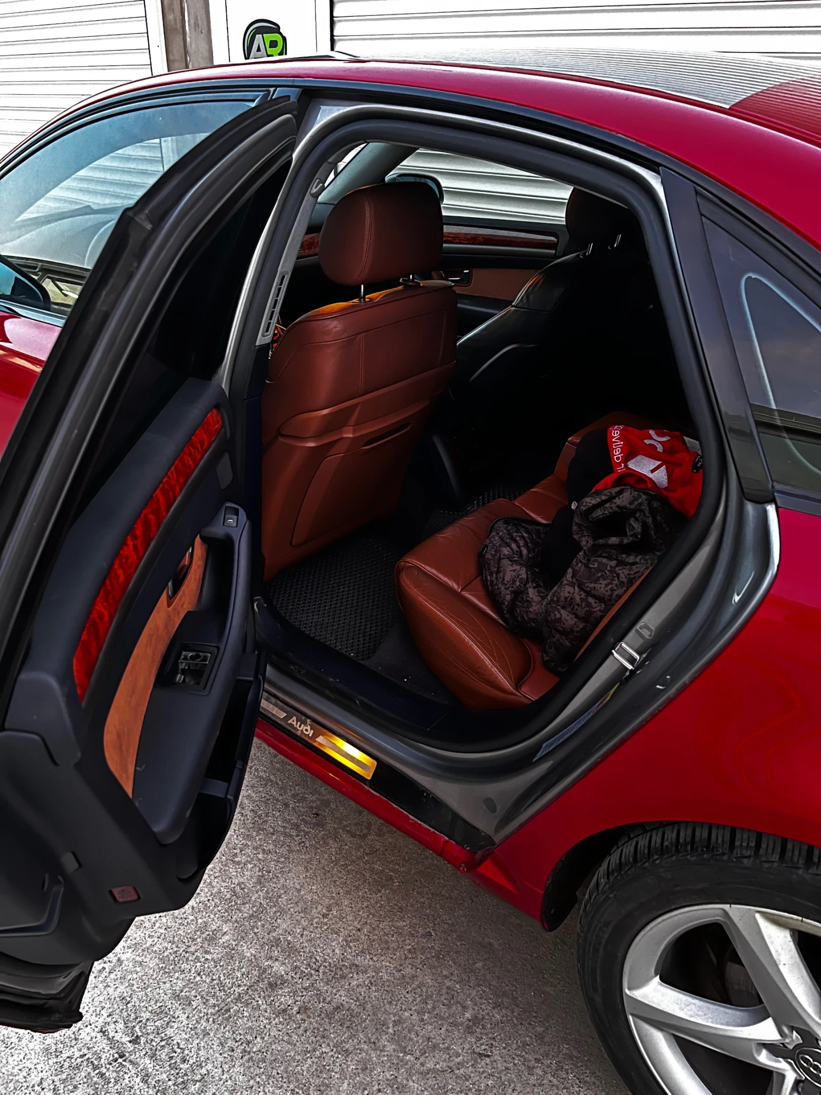 Audi A8 4.2 Benzin/Gaz, снимка 6 - Автомобили и джипове - 53738792