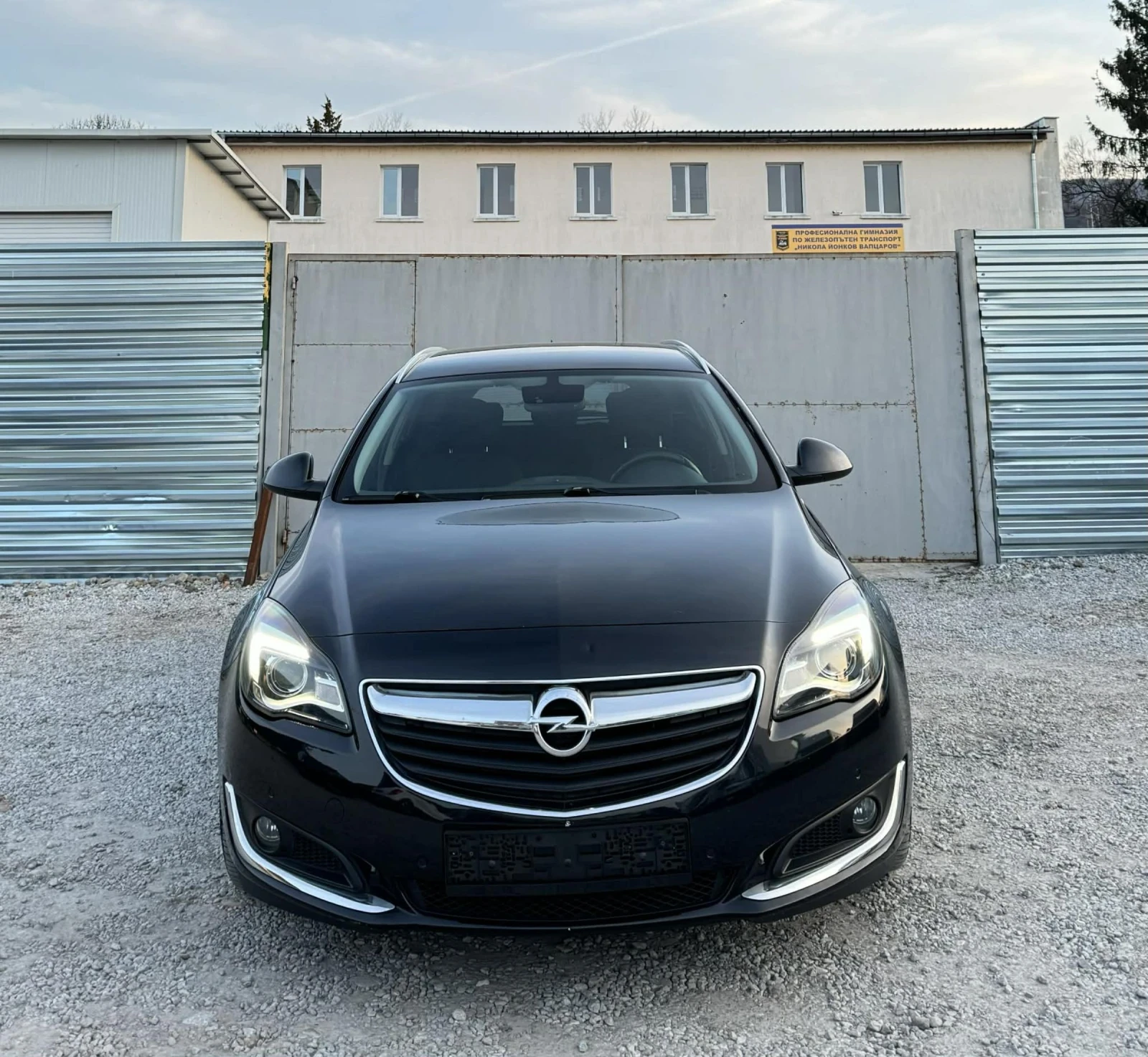 Opel Insignia SPORTS TOURER* , снимка 2 - Автомобили и джипове - 53879794