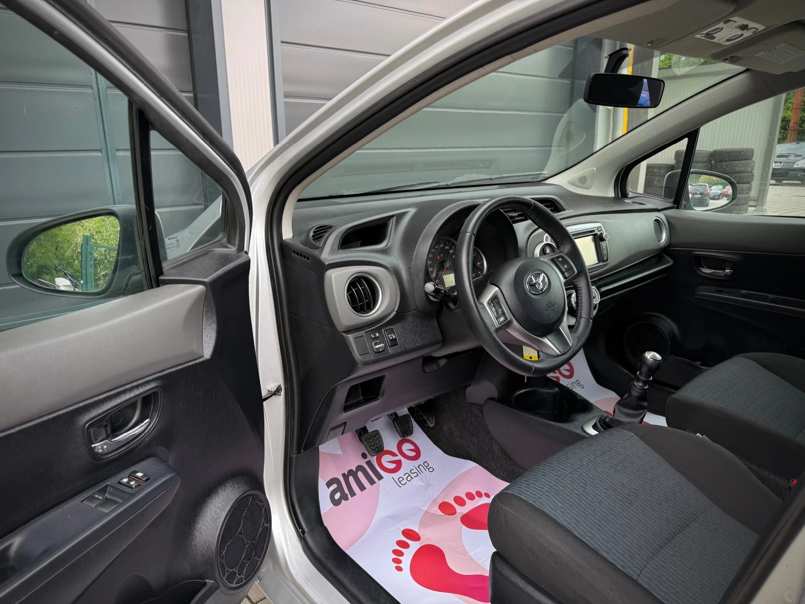 Toyota Yaris 1.4 D4D * Camera* Navi* 6ск.* , снимка 7 - Автомобили и джипове - 54608081