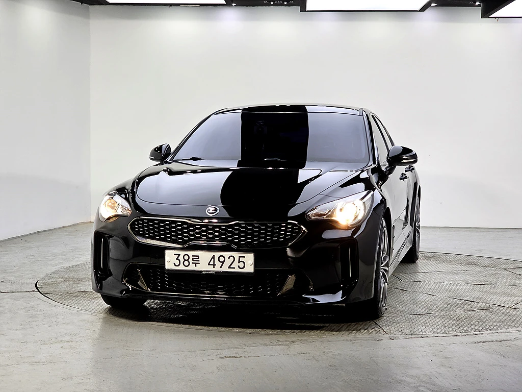 Kia Stinger !PREMIUM LUXURY!, снимка 2 - Автомобили и джипове - 54928228