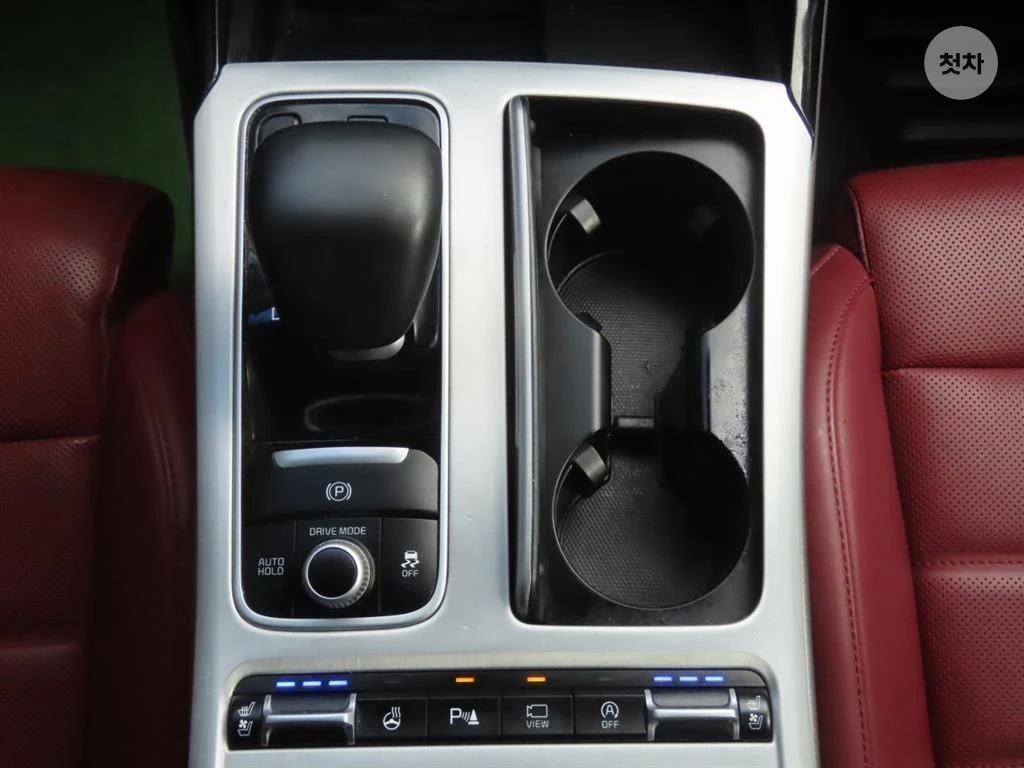 Kia Stinger 3.3 GT SPORT+ HEAD UP 360CAM FULL, снимка 12 - Автомобили и джипове - 55776939