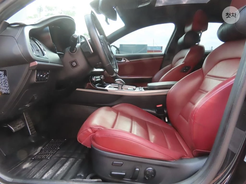Kia Stinger 3.3 GT SPORT+ HEAD UP 360CAM FULL, снимка 7 - Автомобили и джипове - 55776939