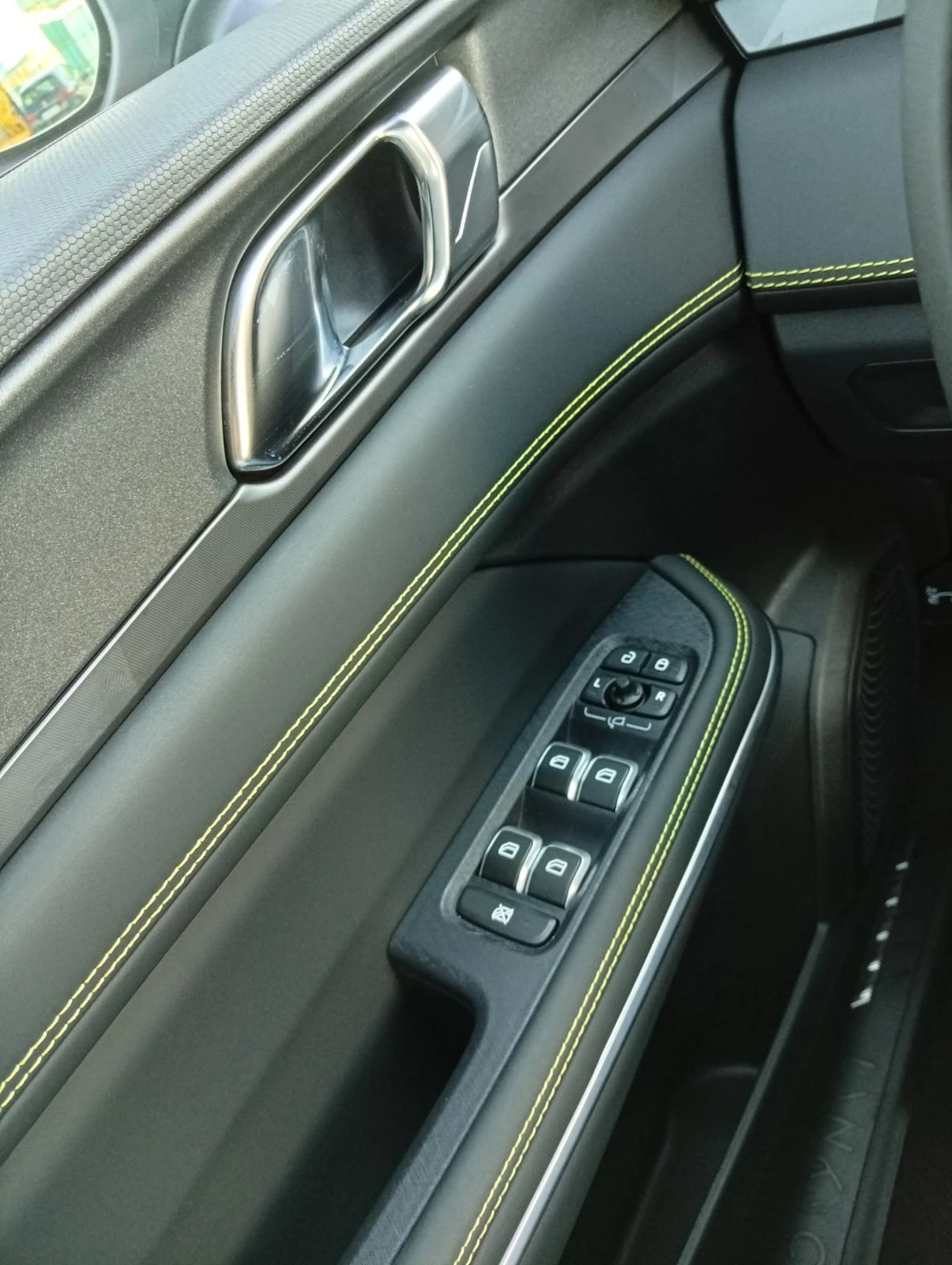 LynkCo 01 CORE, снимка 13 - Автомобили и джипове - 56125454