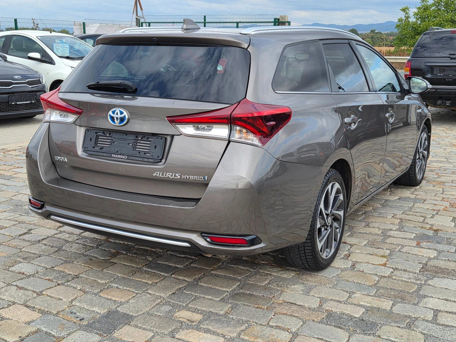 Toyota Auris 1.8HYBRID EURO 6B, снимка 7 - Автомобили и джипове - 56268039