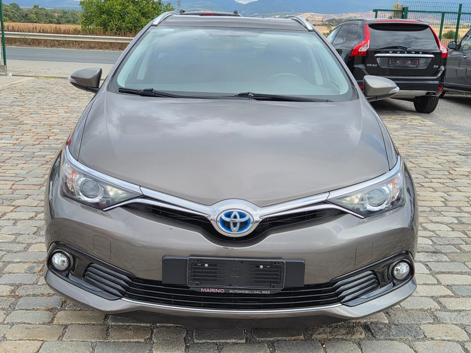 Toyota Auris 1.8HYBRID EURO 6B, снимка 2 - Автомобили и джипове - 56268039
