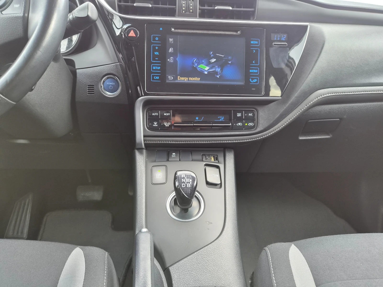 Toyota Auris 1.8HYBRID EURO 6B, снимка 14 - Автомобили и джипове - 56268039