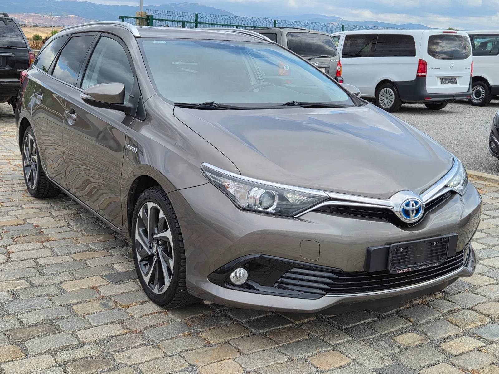 Toyota Auris 1.8HYBRID EURO 6B, снимка 3 - Автомобили и джипове - 56268039