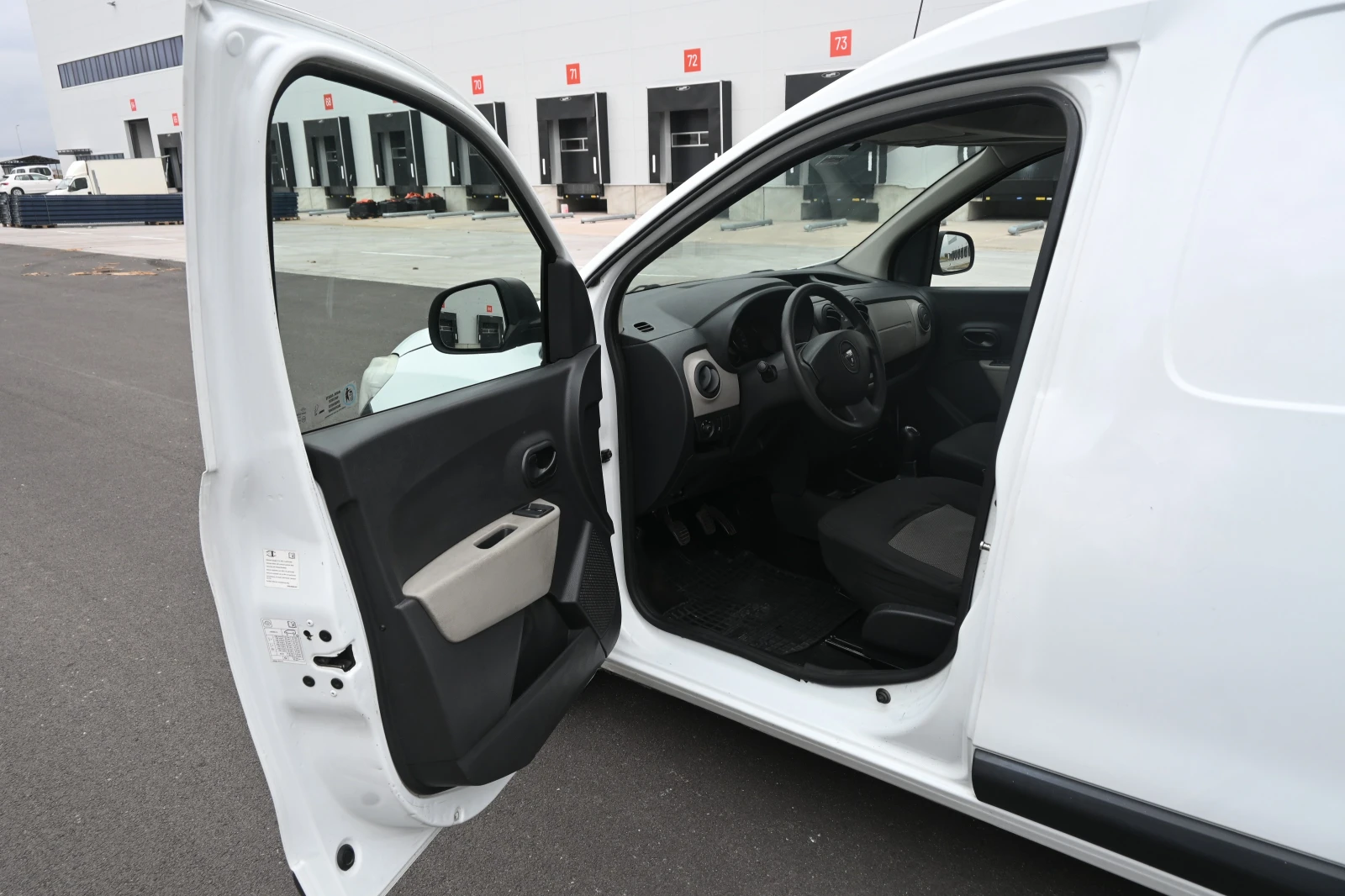 Dacia Dokker 1.5 dCi, снимка 9 - Автомобили и джипове - 56506185