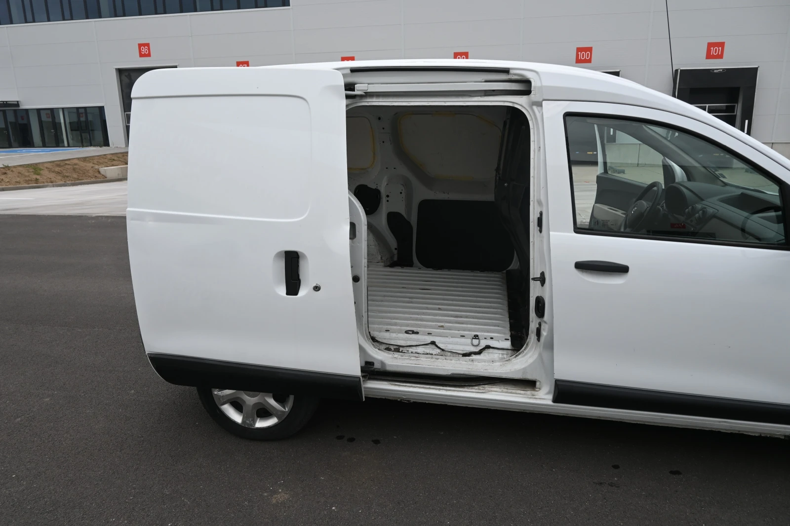Dacia Dokker 1.5 dCi, снимка 16 - Автомобили и джипове - 56506185