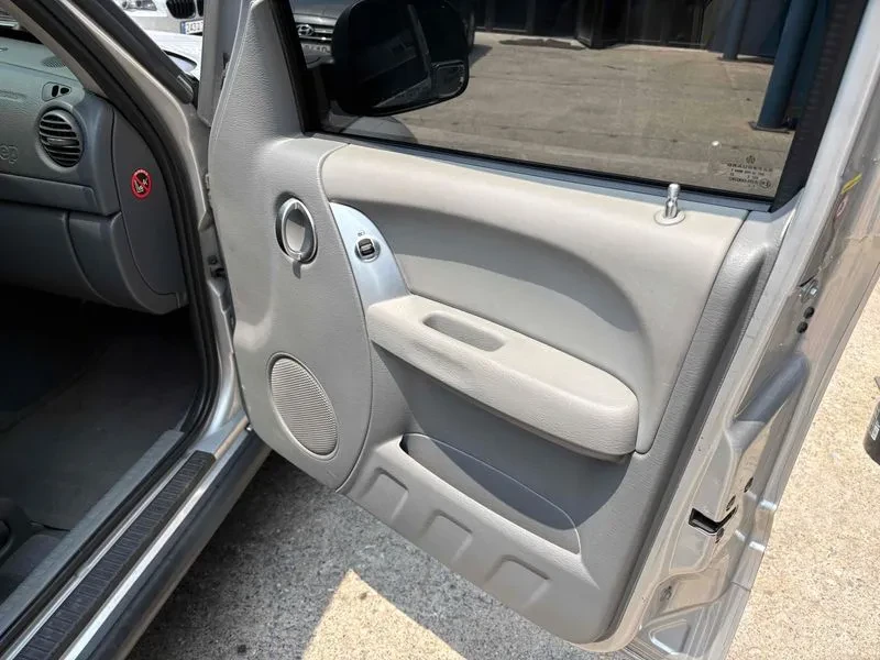 Jeep Cherokee 3.7 Kj, снимка 15 - Автомобили и джипове - 56112129