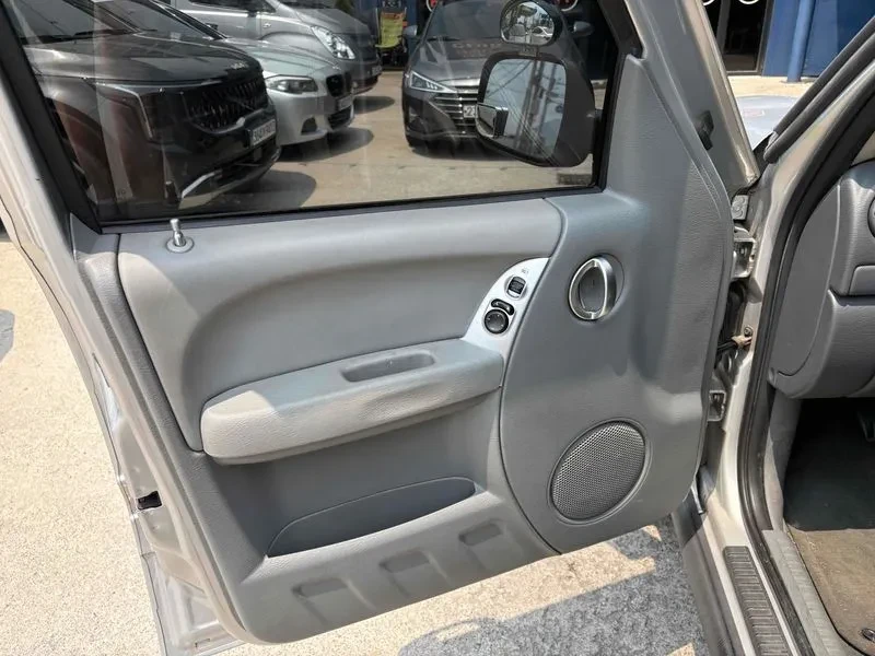 Jeep Cherokee 3.7 Kj, снимка 8 - Автомобили и джипове - 56112129