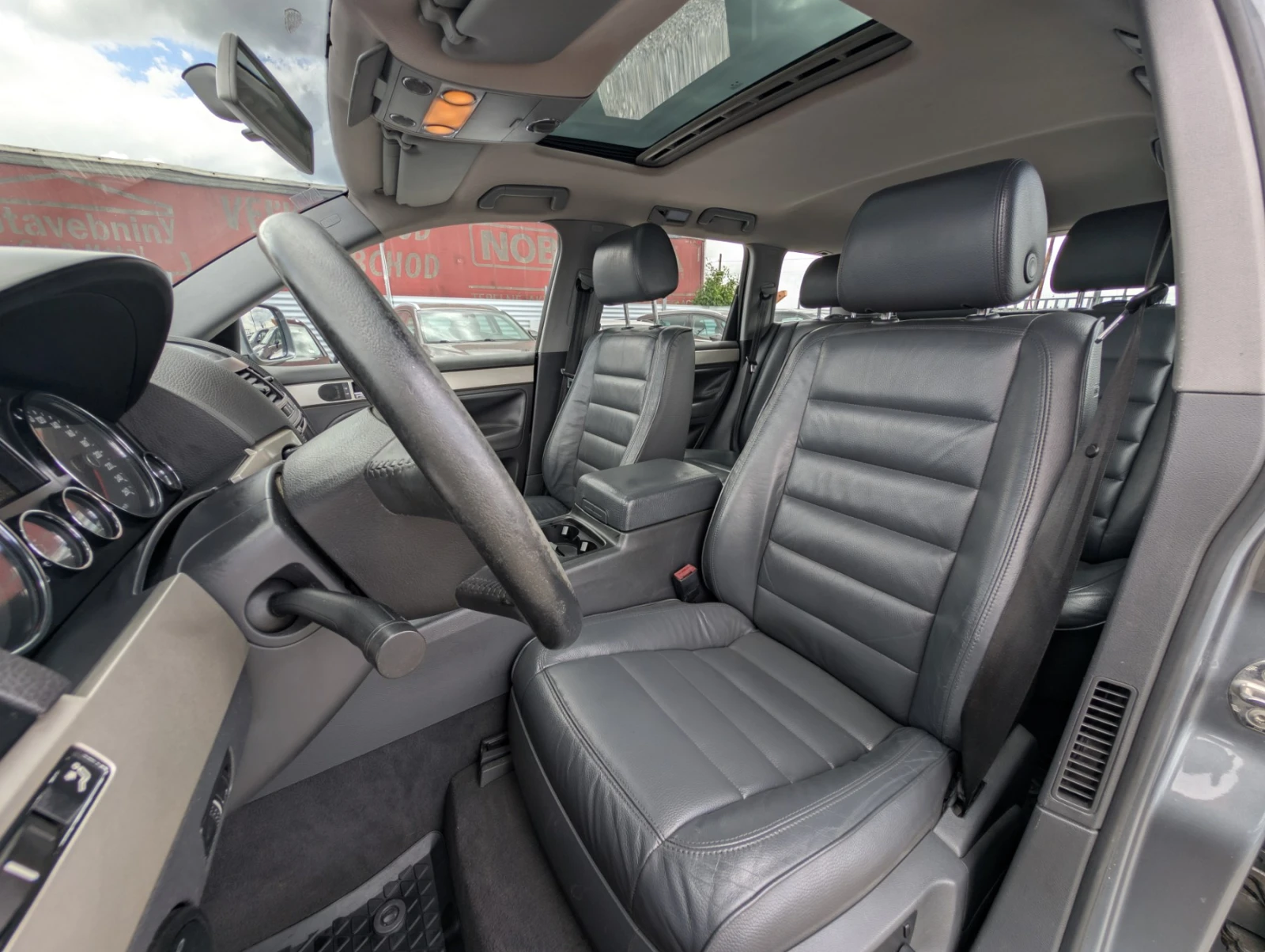 VW Touareg Уникат 229х.км!!!, снимка 14 - Автомобили и джипове - 54520013