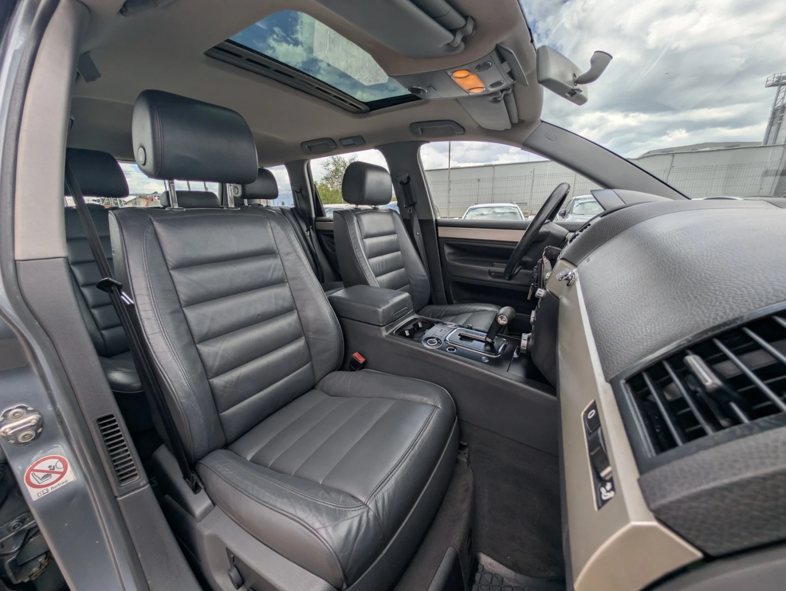 VW Touareg Уникат 229х.км!!!, снимка 11 - Автомобили и джипове - 54520013