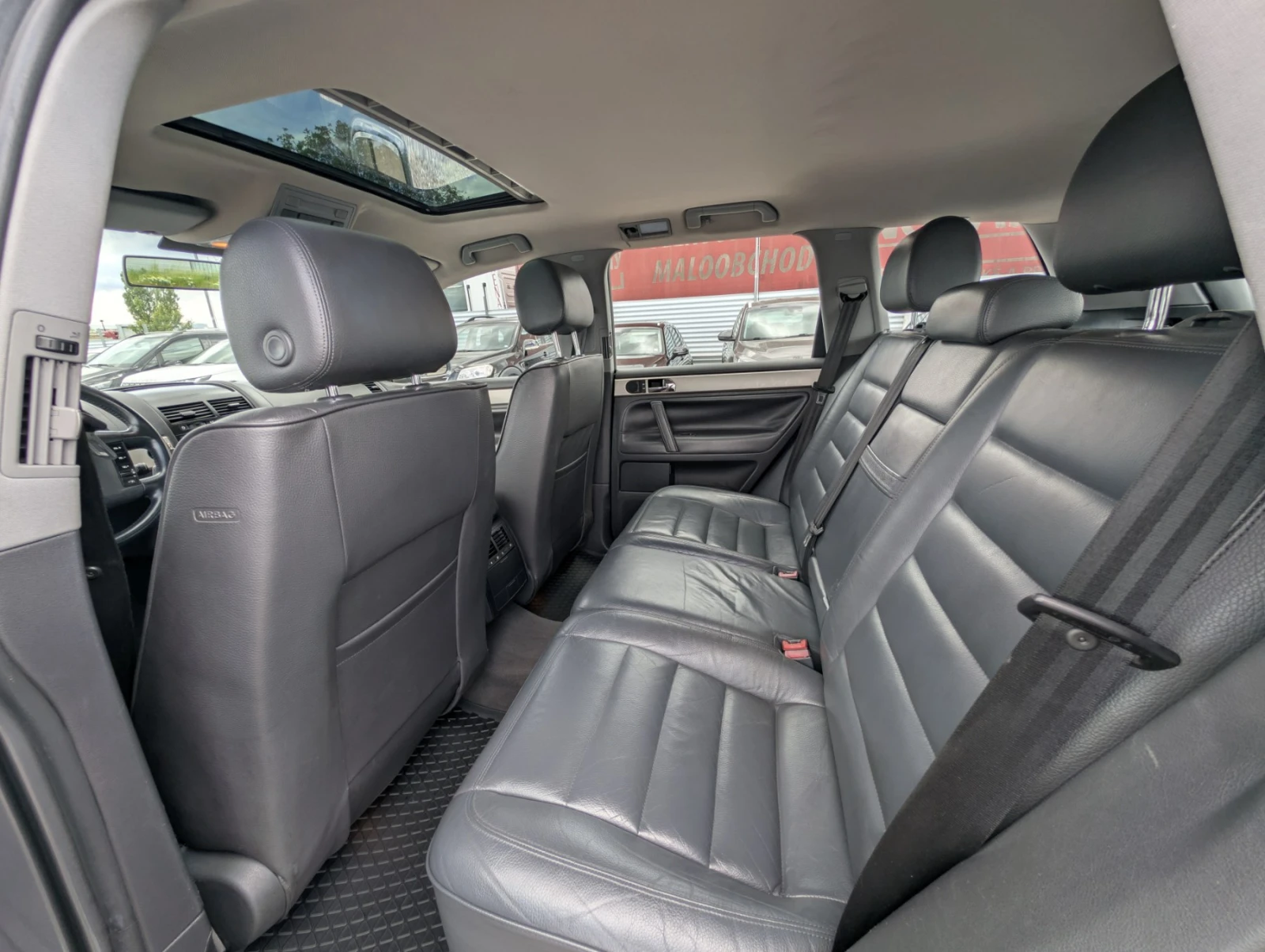 VW Touareg Уникат 229х.км!!!, снимка 13 - Автомобили и джипове - 54520013