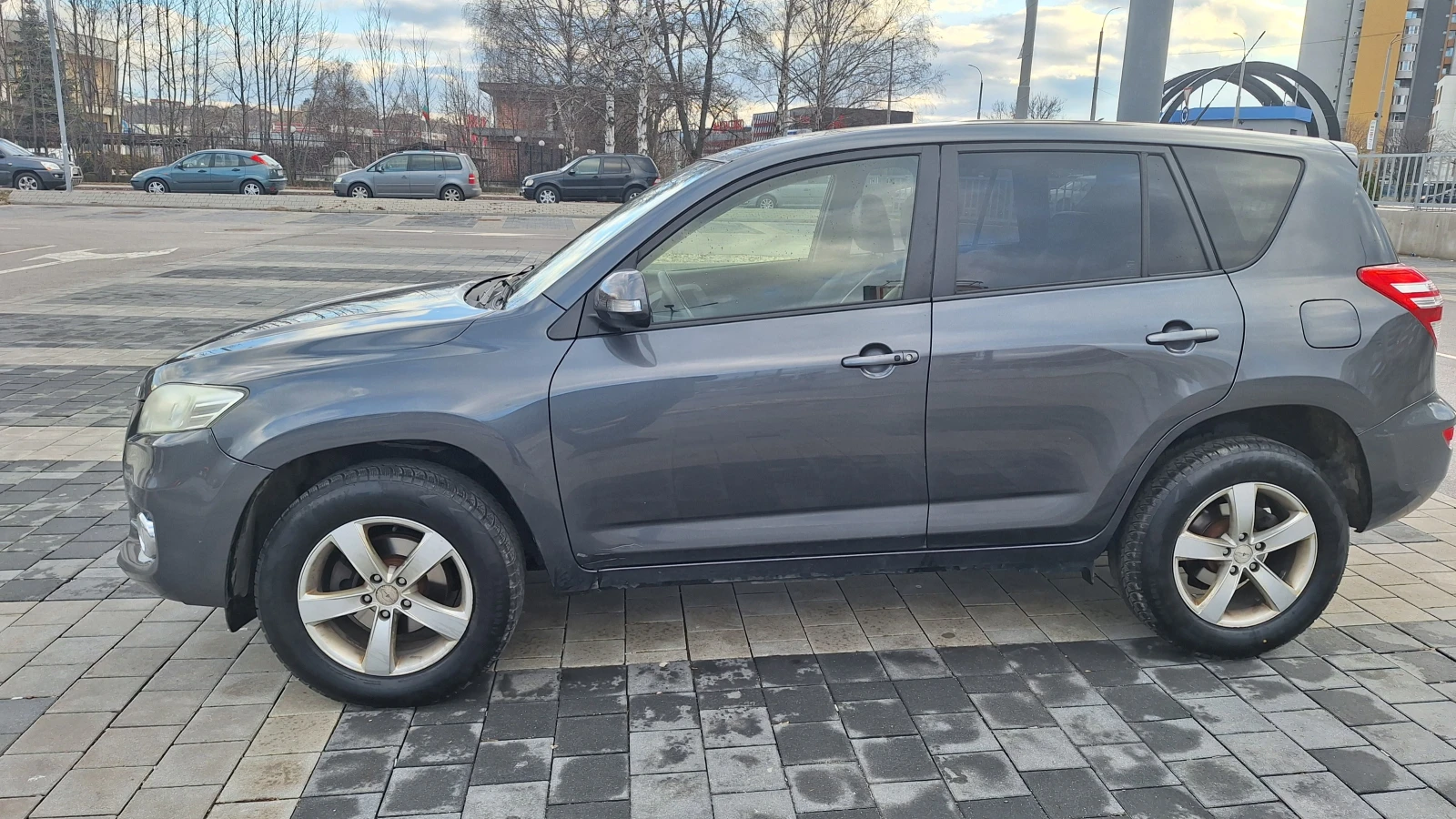 Toyota Rav4, снимка 3 - Автомобили и джипове - 56156106