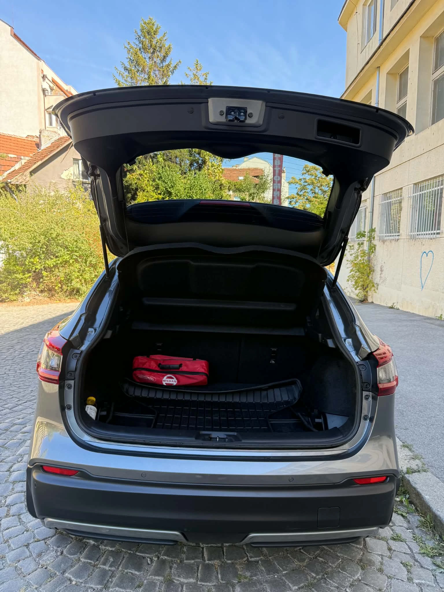 Nissan Qashqai N-Connecta 1. 3 DIG-T 160 к. с. DCT, снимка 11 - Автомобили и джипове - 56319553