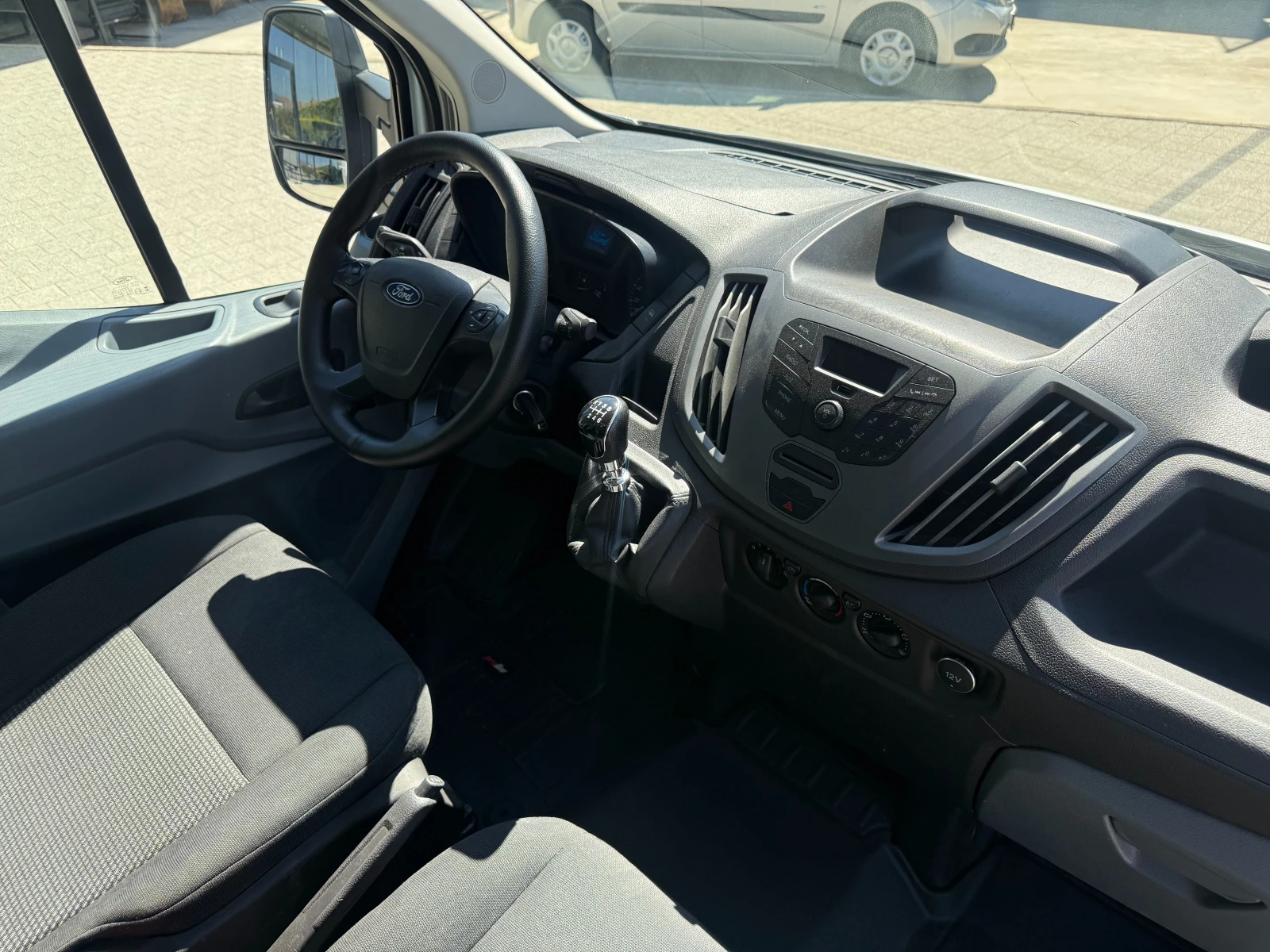 Ford Transit 2.0TDCI до 3.5т. 4.25м. Падащ борд Клима Euro 6 , снимка 12 - Бусове и автобуси - 55978850