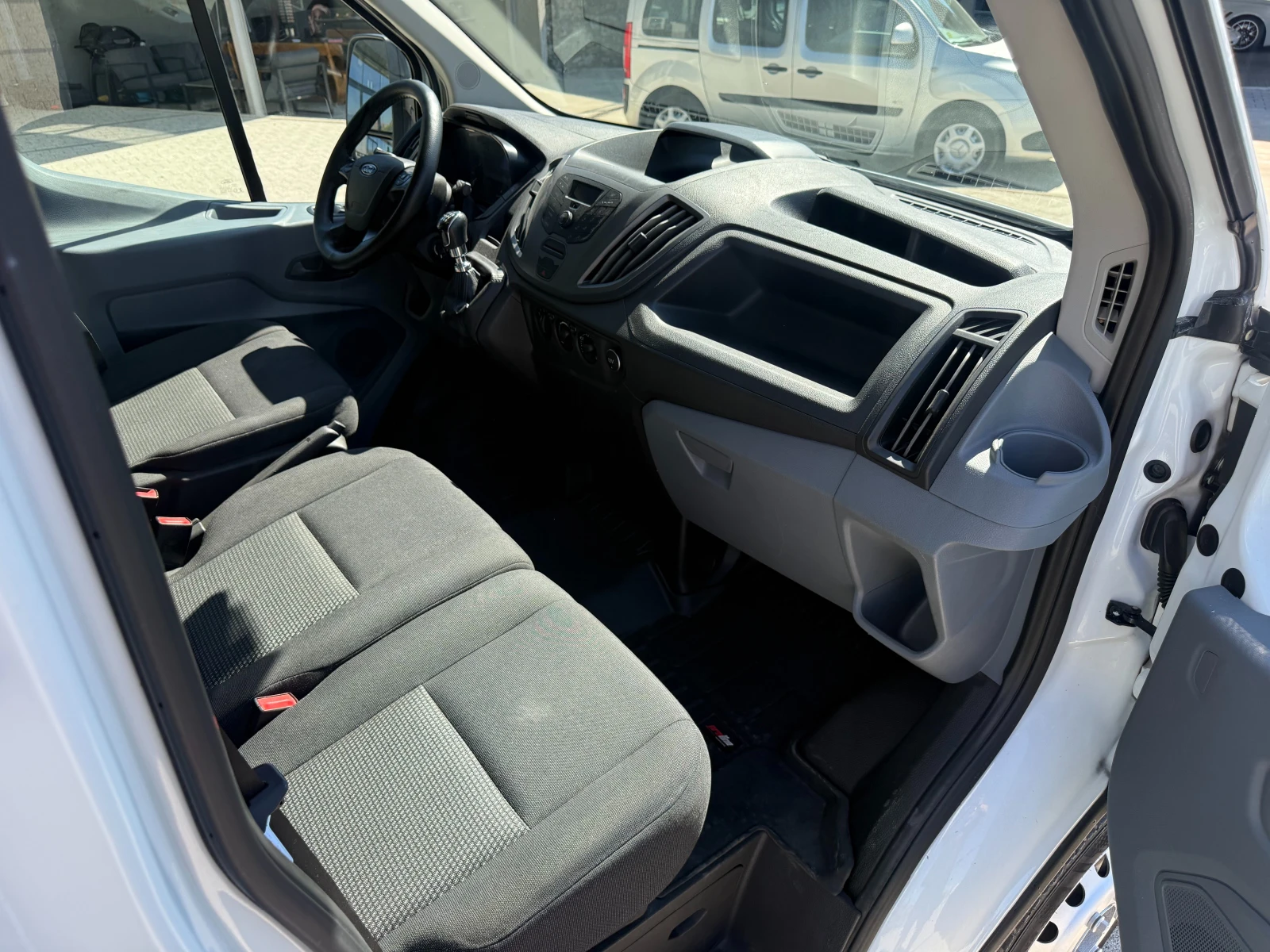 Ford Transit 2.0TDCI до 3.5т. 4.25м. Падащ борд Клима Euro 6 , снимка 11 - Бусове и автобуси - 55978850