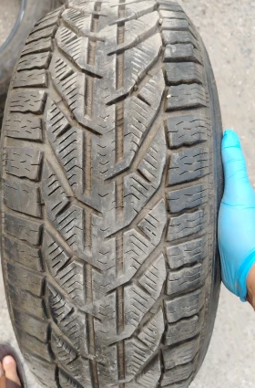 Гуми Зимни 215/55R17, снимка 6 - Гуми и джанти - 49086561