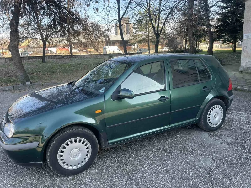 VW Golf, снимка 4 - Автомобили и джипове - 48636669