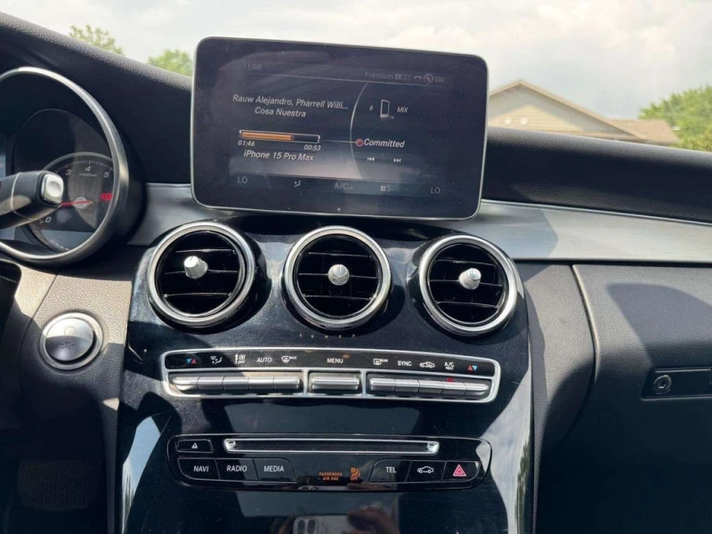 Mercedes-Benz C 300 * CARFAX * БЕЗ ПЪРВОНАЧАЛНА ВНОСКА, снимка 17 - Автомобили и джипове - 53089087