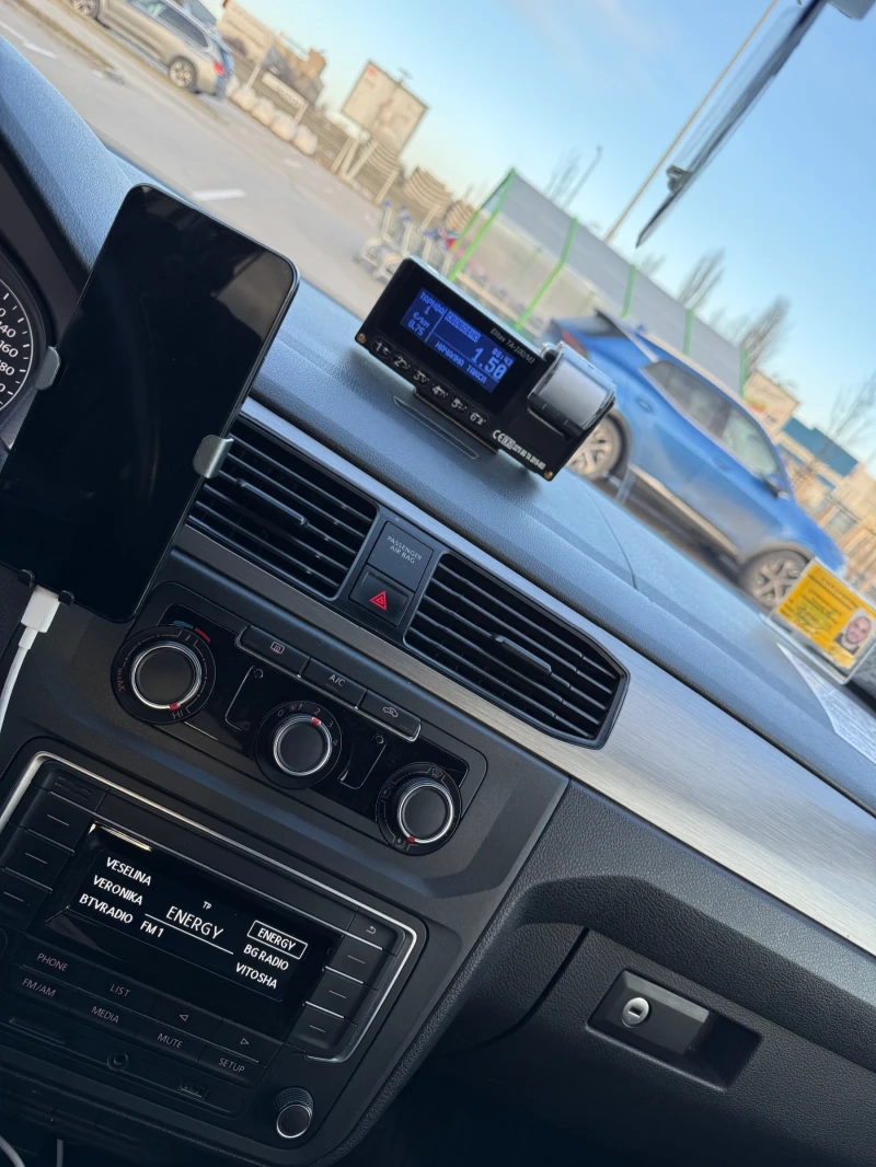 VW Caddy, снимка 8 - Автомобили и джипове - 53150786