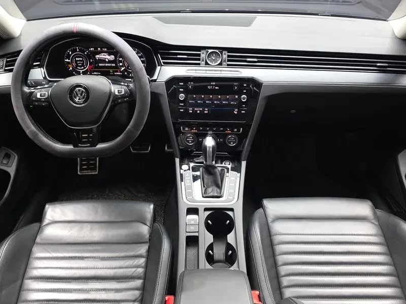 VW Passat (B8) 2.0 Tdi, снимка 7 - Автомобили и джипове - 56116431