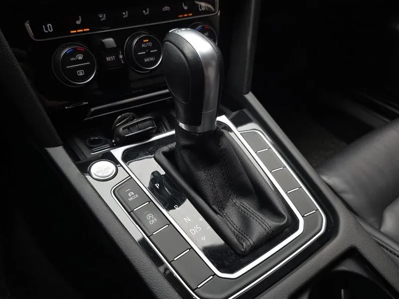 VW Passat (B8) 2.0 Tdi, снимка 9 - Автомобили и джипове - 56116431