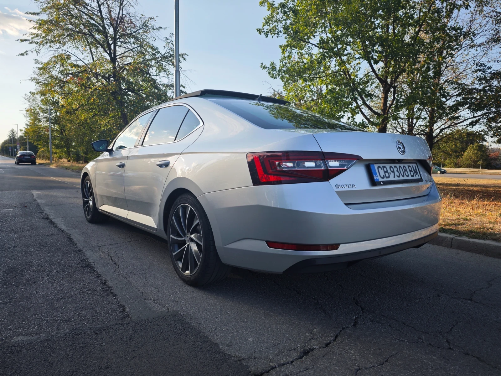 Skoda Superb L&K 2.0TDI, 190, 4x4, панорама, печка - изображение 5