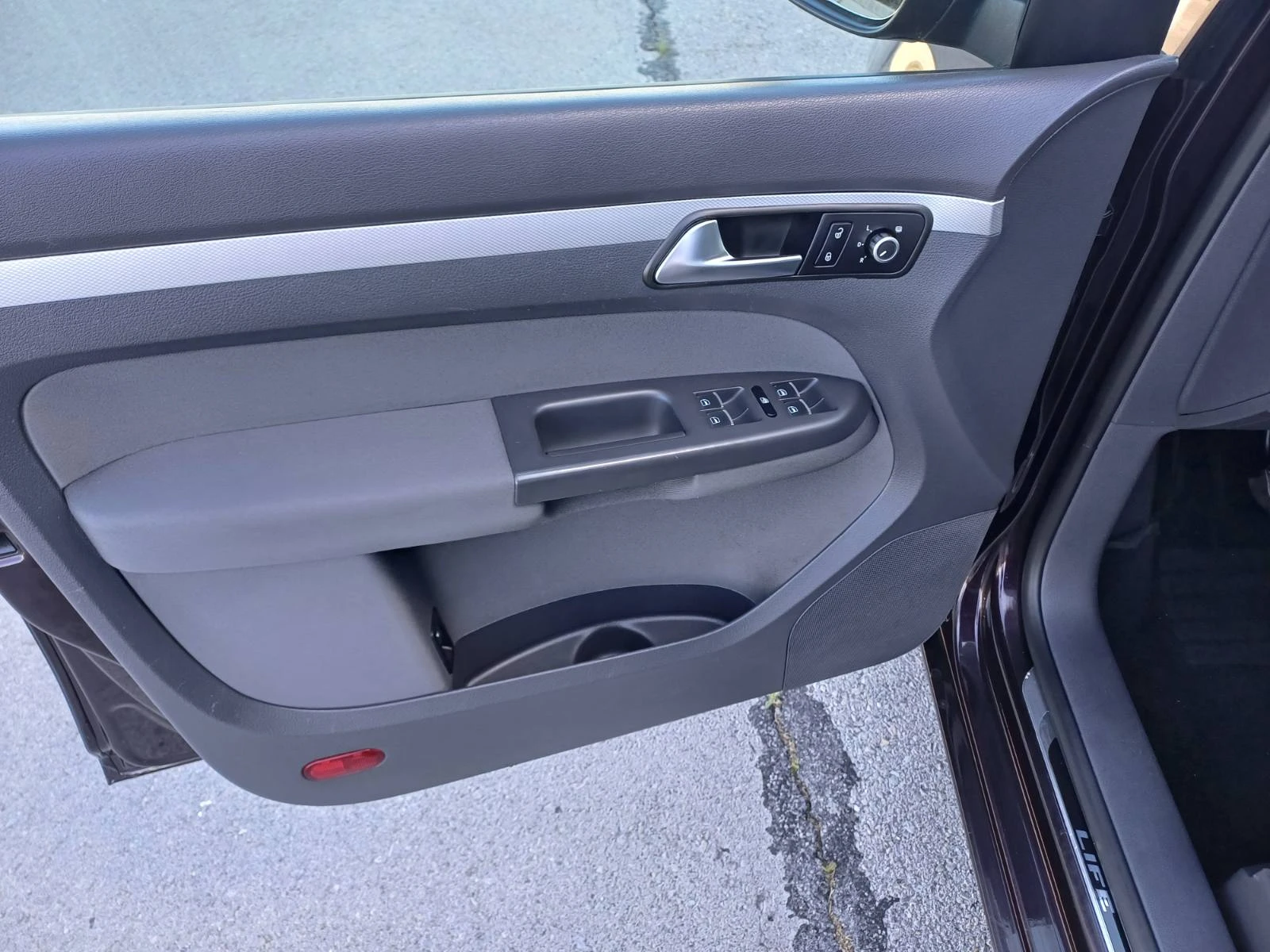 VW Touran LIFE 2.0 TDI 7 места - изображение 7