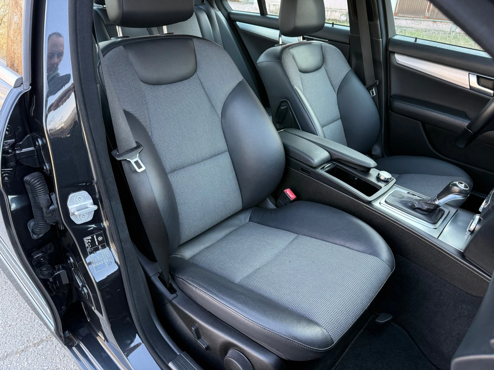 Mercedes-Benz C 200 i / AMG / AUTOMATIC, снимка 10 - Автомобили и джипове - 53988283