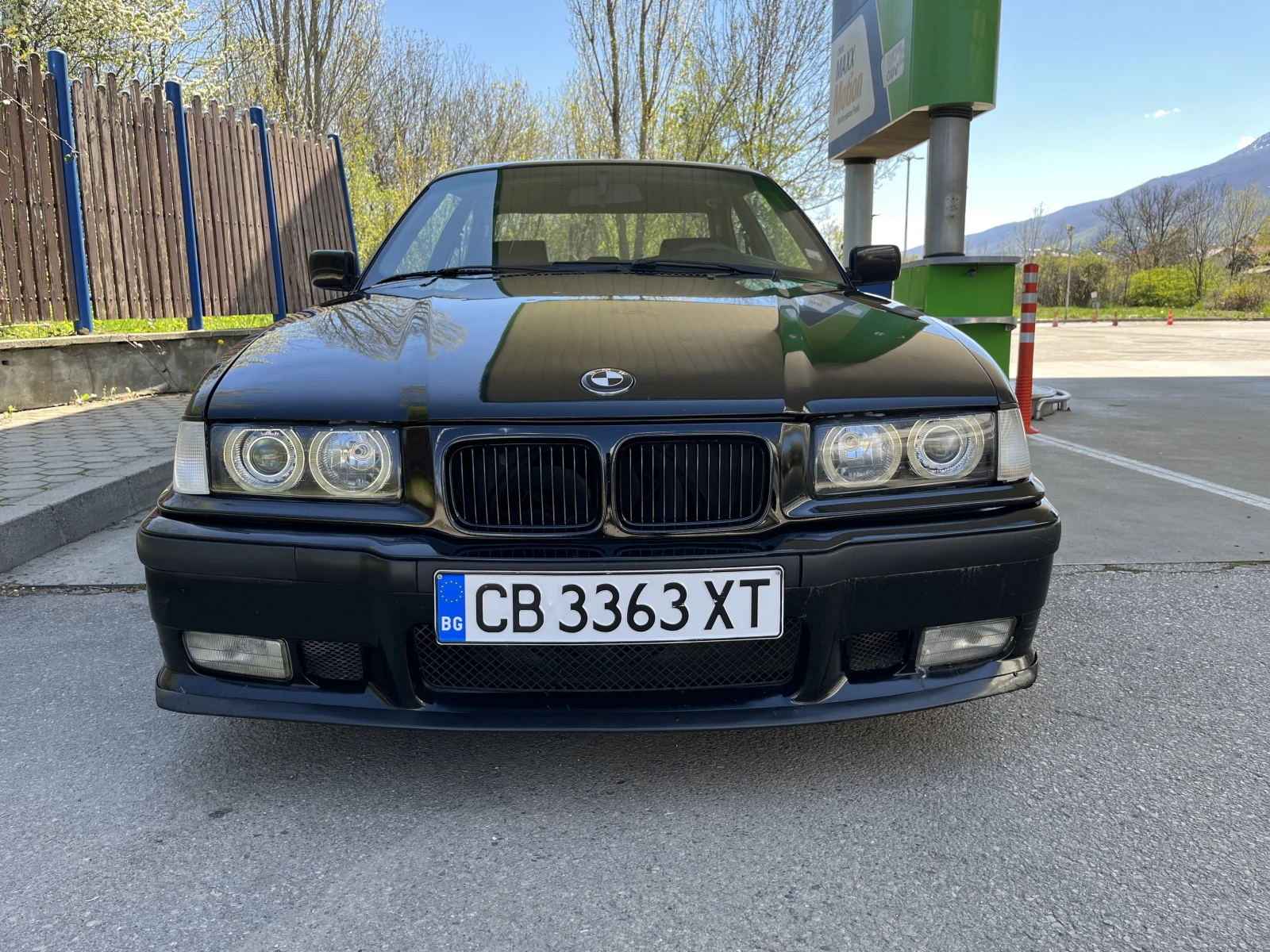 BMW 318 is Coupe