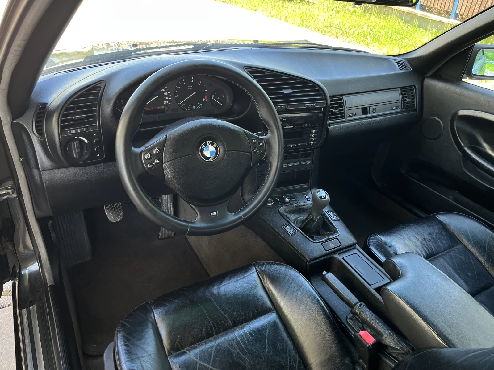 BMW 318 is Coupe, снимка 8 - Автомобили и джипове - 54244212