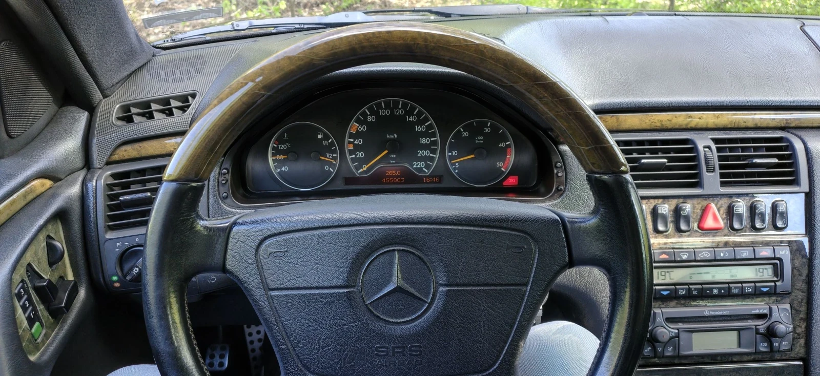 Mercedes-Benz E 290, снимка 6 - Автомобили и джипове - 54429444