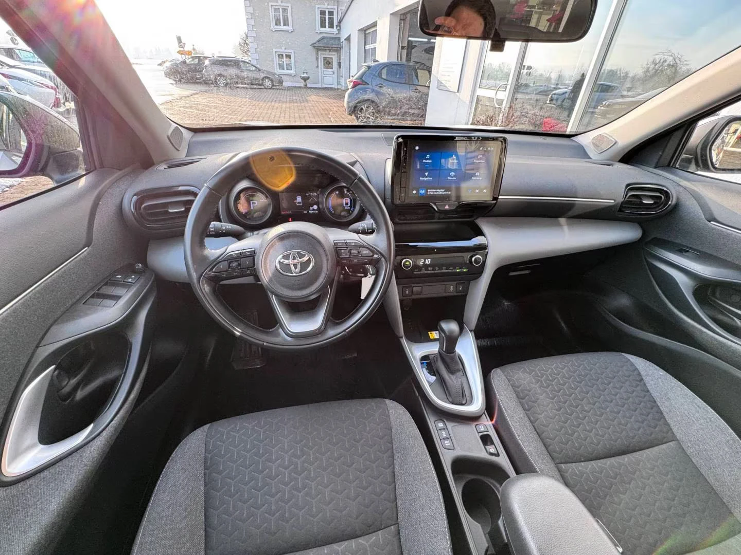 Toyota Yaris Cross HEV/116HP/BUSSINES/CAM/LED/CPLAY/NAVI/333q, снимка 7 - Автомобили и джипове - 54629978