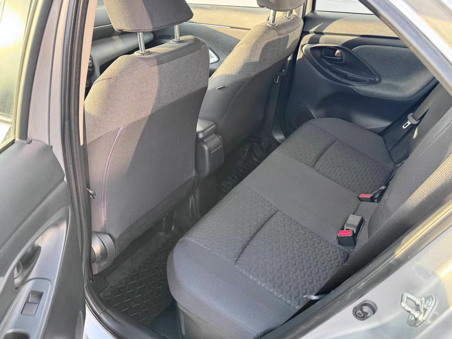 Toyota Yaris Cross HEV/116HP/BUSSINES/CAM/LED/CPLAY/NAVI/333q, снимка 14 - Автомобили и джипове - 54629978
