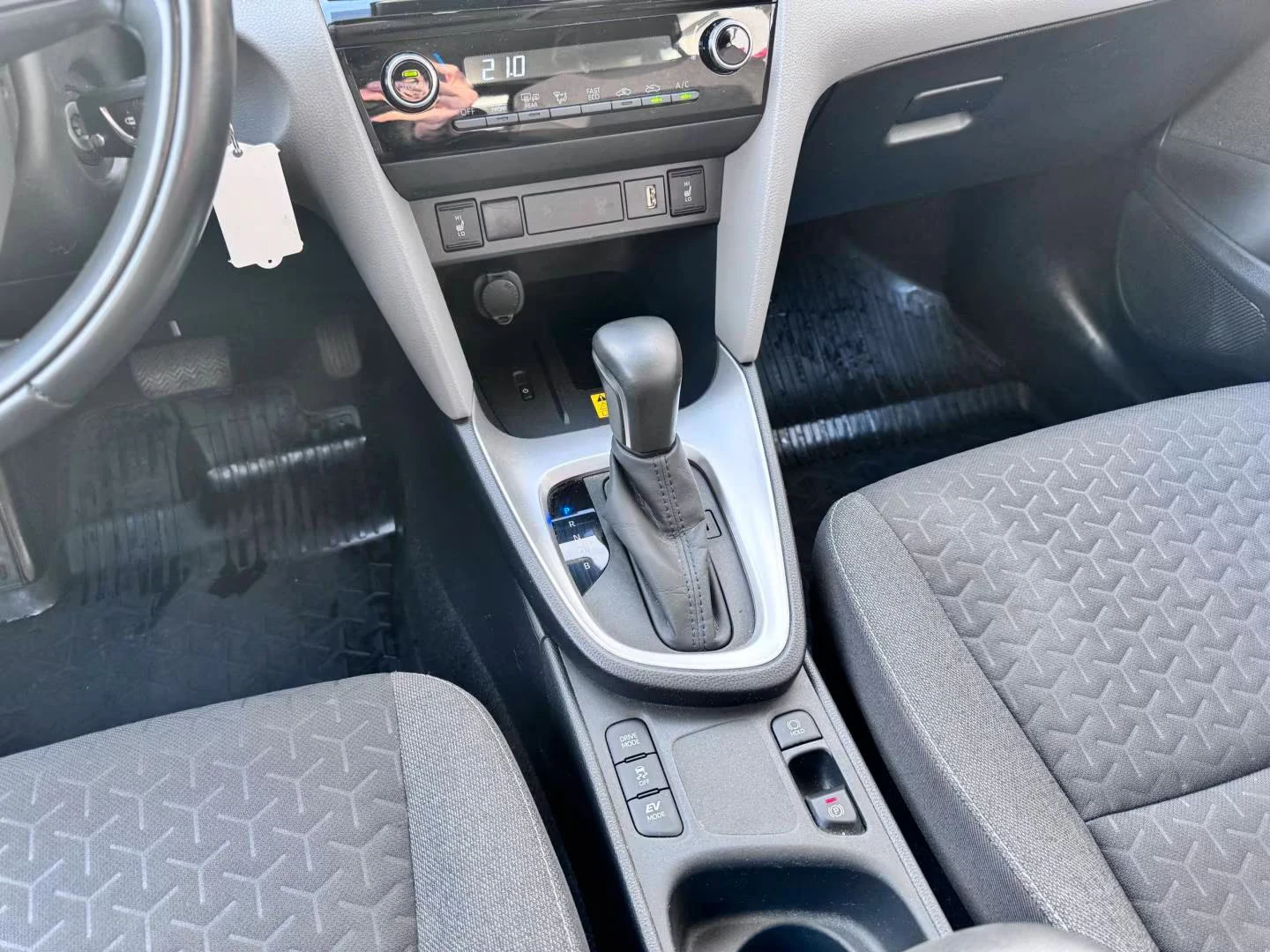 Toyota Yaris Cross HEV/116HP/BUSSINES/CAM/LED/CPLAY/NAVI/333q, снимка 12 - Автомобили и джипове - 54629978