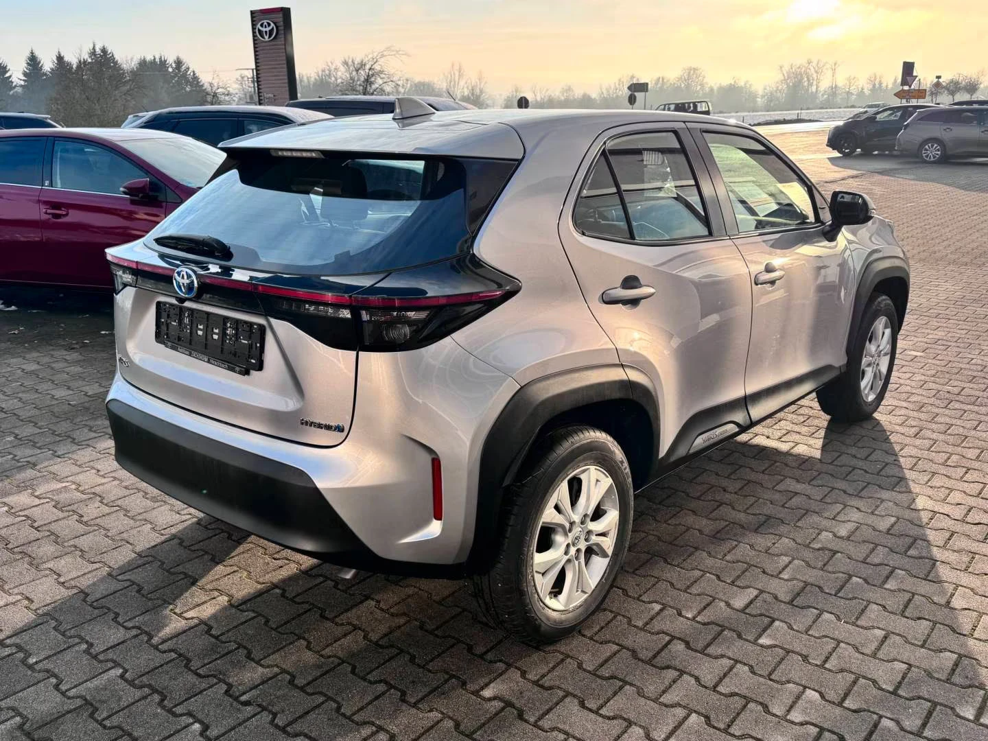 Toyota Yaris Cross HEV/116HP/BUSSINES/CAM/LED/CPLAY/NAVI/333q, снимка 5 - Автомобили и джипове - 54629978