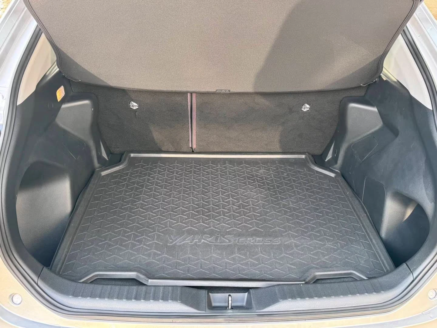 Toyota Yaris Cross HEV/116HP/BUSSINES/CAM/LED/CPLAY/NAVI/333q, снимка 15 - Автомобили и джипове - 54629978