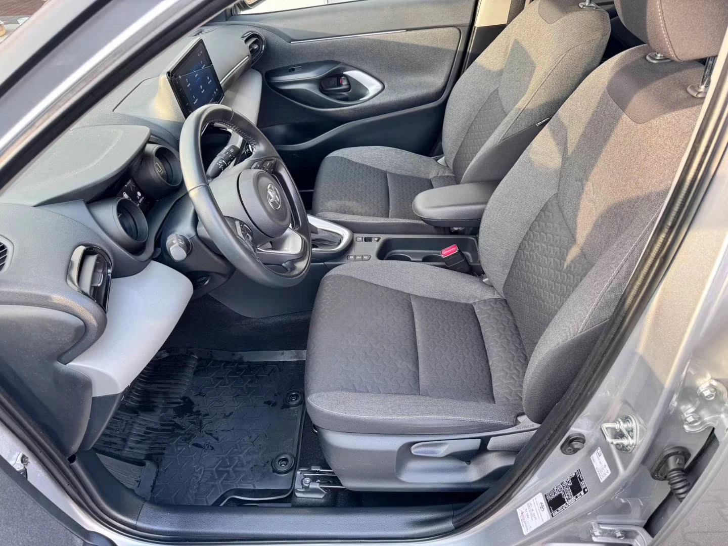 Toyota Yaris Cross HEV/116HP/BUSSINES/CAM/LED/CPLAY/NAVI/333q, снимка 6 - Автомобили и джипове - 54629978