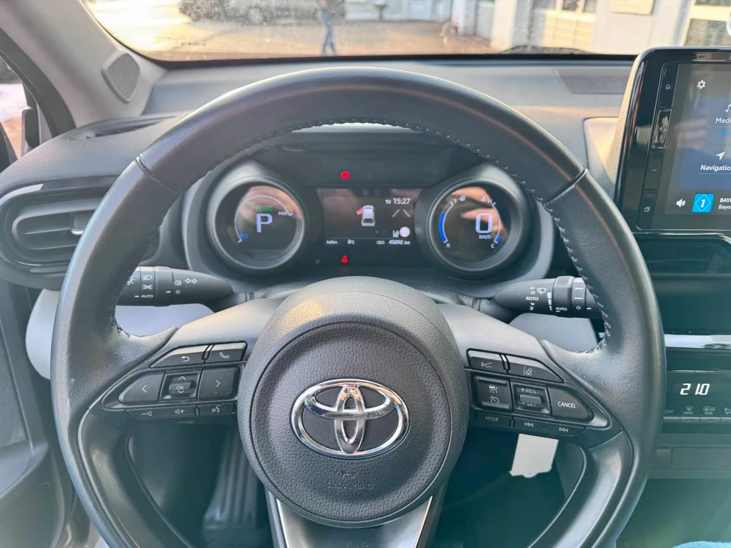 Toyota Yaris Cross HEV/116HP/BUSSINES/CAM/LED/CPLAY/NAVI/333q, снимка 8 - Автомобили и джипове - 54629978
