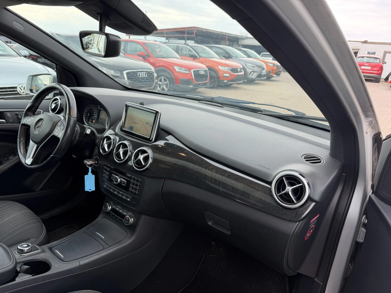 Mercedes-Benz B 200 CDI AVTOMAT/NAVI/KAMERA/PANORAMA/KOJA , снимка 11 - Автомобили и джипове - 55407418
