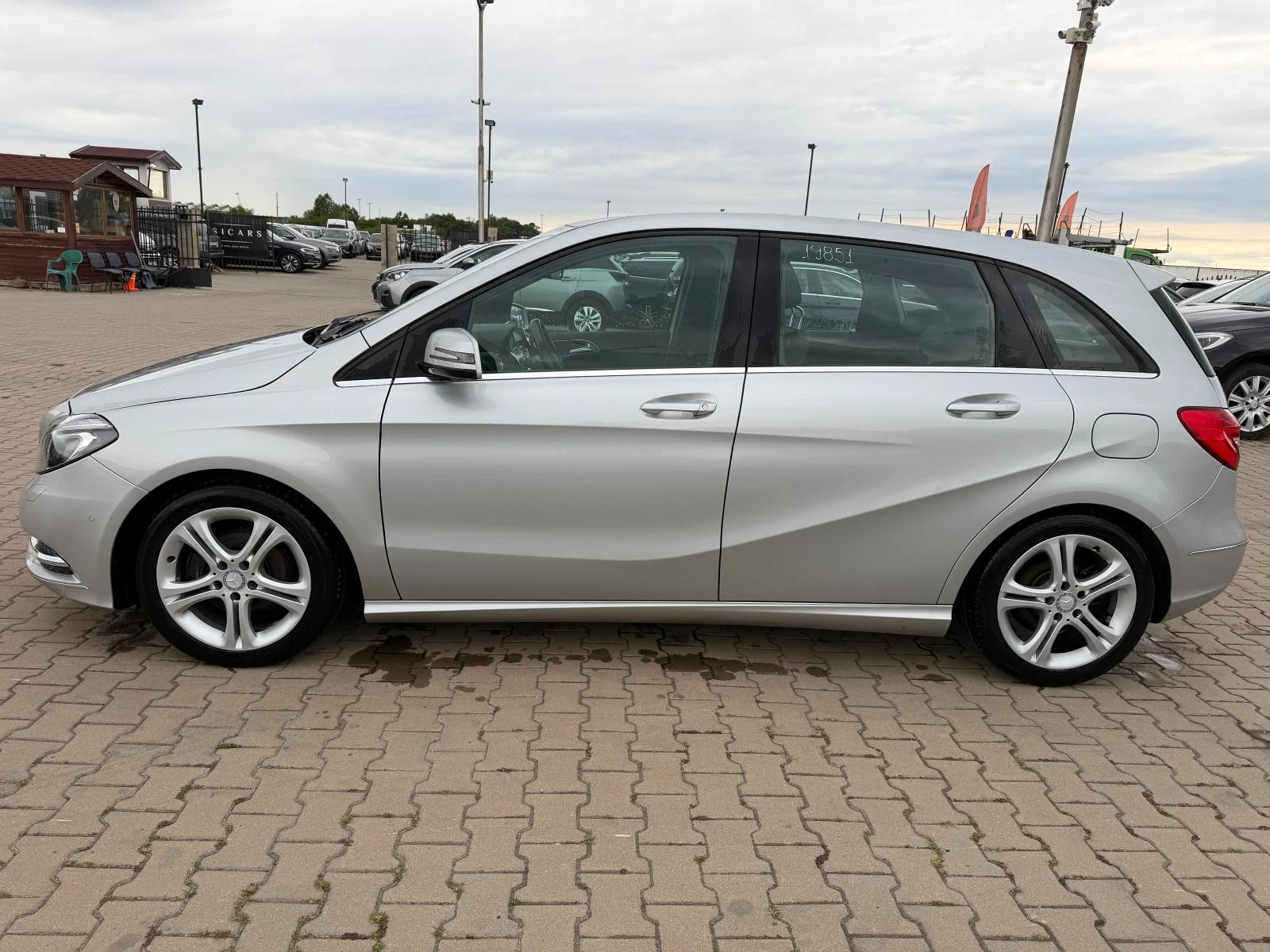 Mercedes-Benz B 200 CDI AVTOMAT/NAVI/KAMERA/PANORAMA/KOJA , снимка 9 - Автомобили и джипове - 55407418
