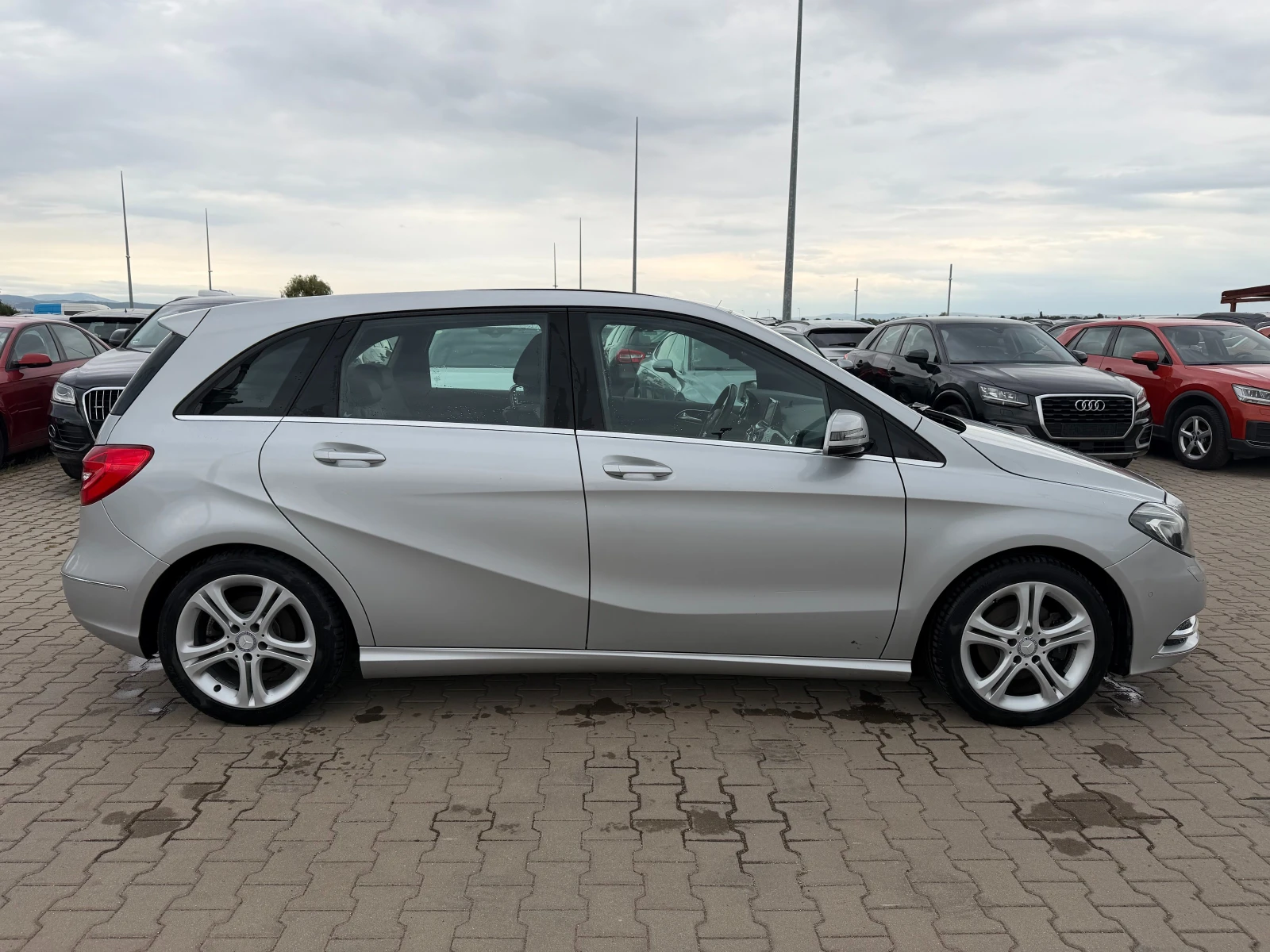 Mercedes-Benz B 200 CDI AVTOMAT/NAVI/KAMERA/PANORAMA/KOJA , снимка 5 - Автомобили и джипове - 55407418