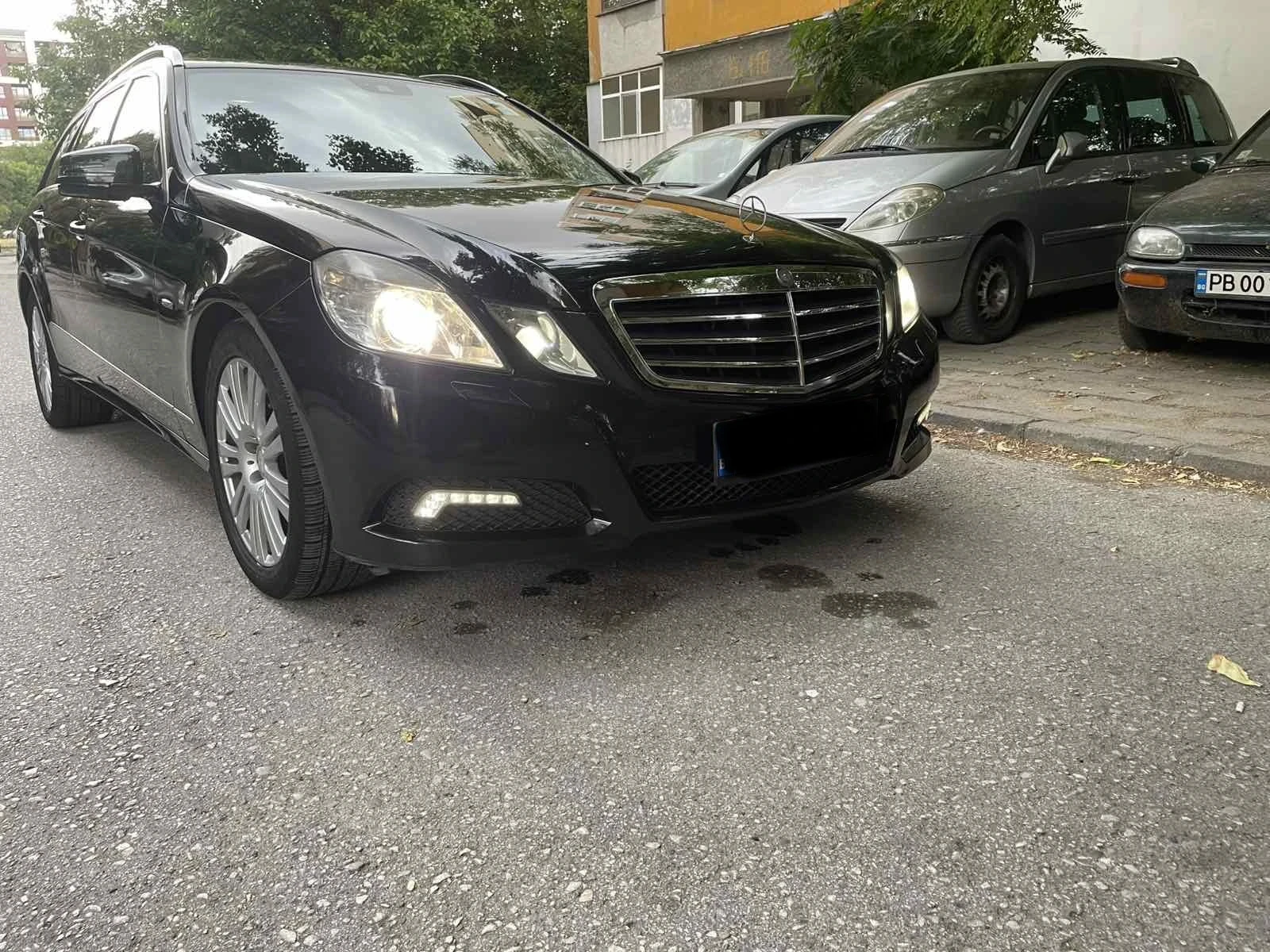 Mercedes-Benz E 220, снимка 5 - Автомобили и джипове - 55805459