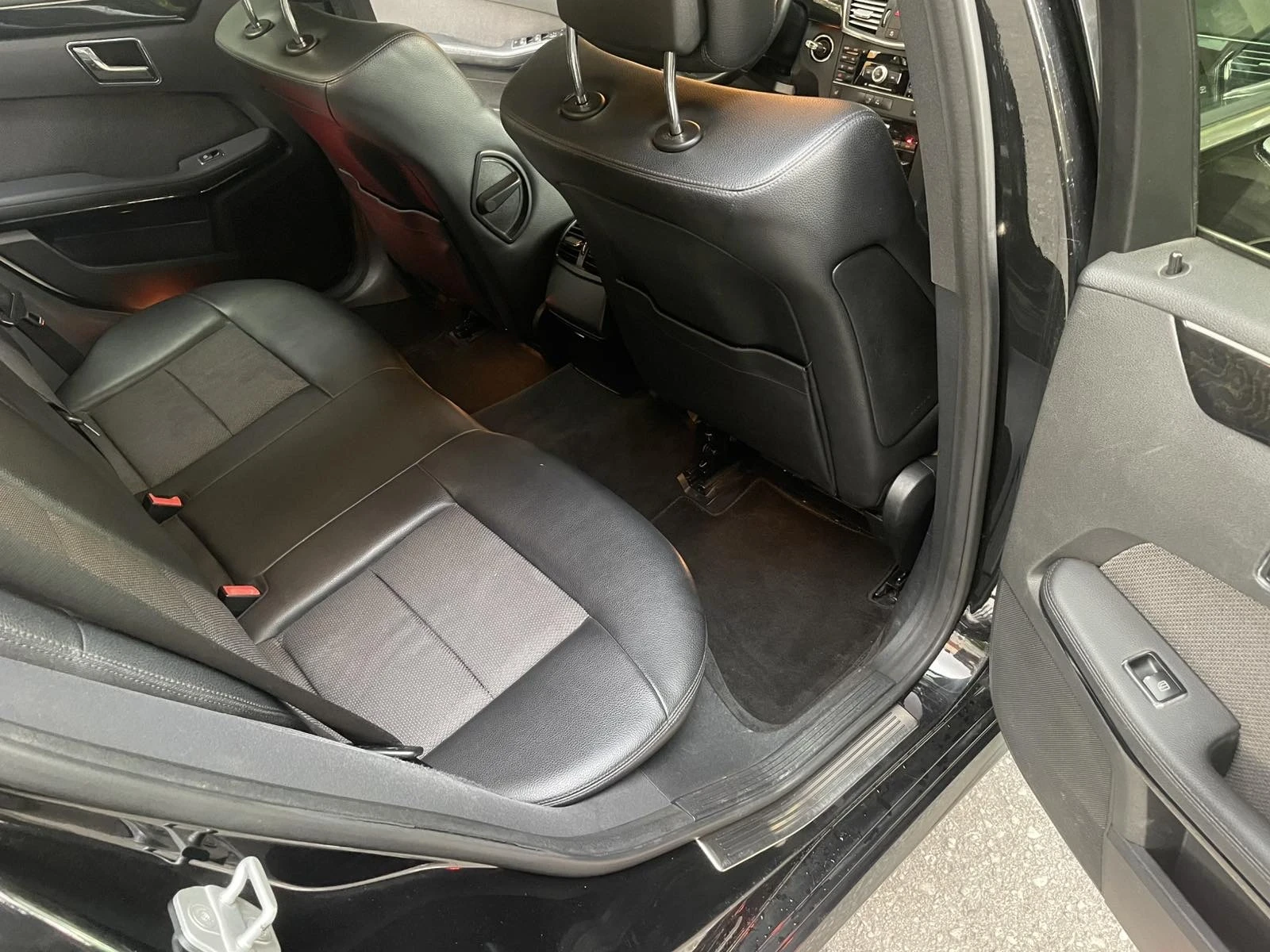 Mercedes-Benz E 220, снимка 12 - Автомобили и джипове - 55805459