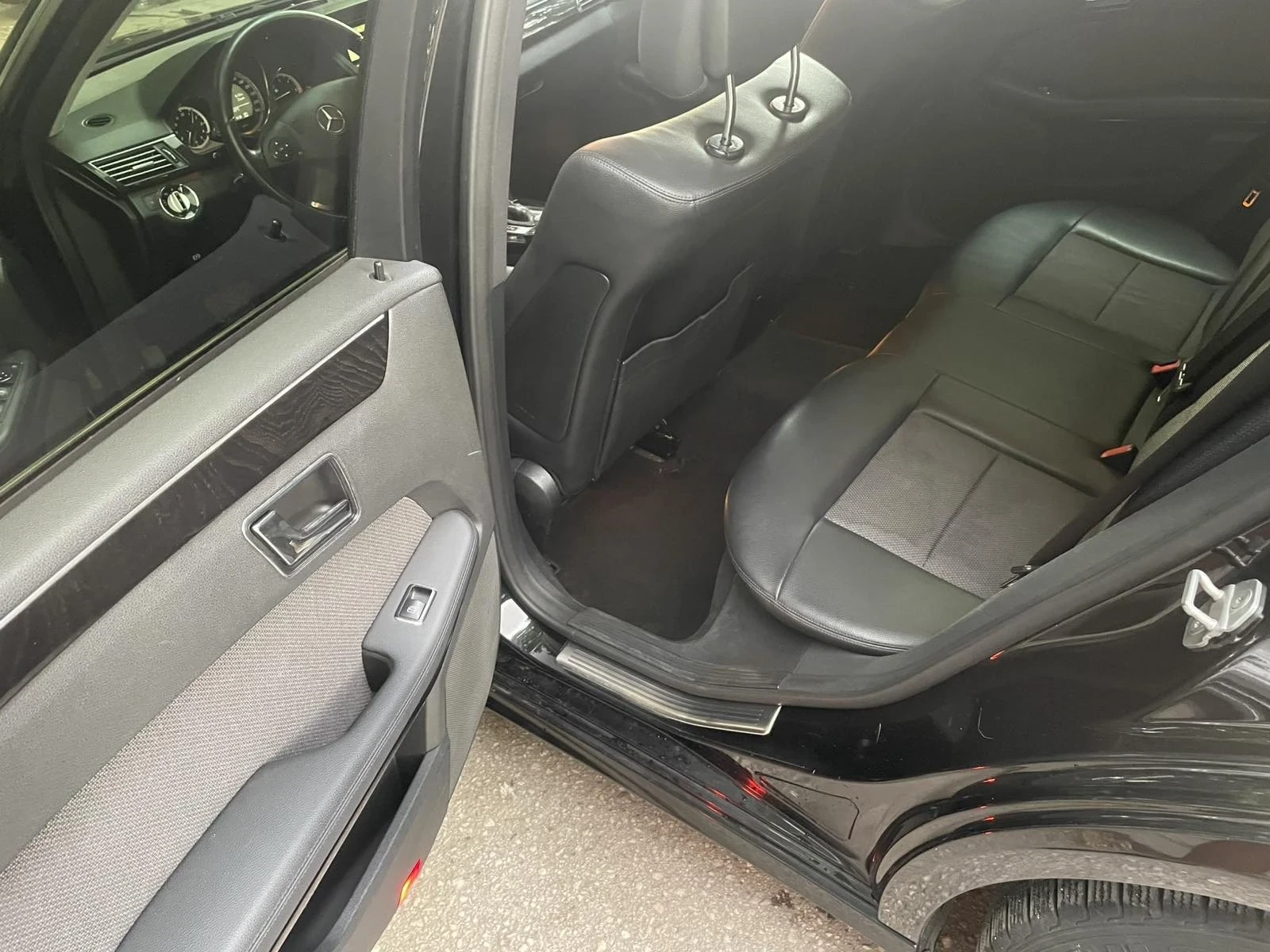 Mercedes-Benz E 220, снимка 15 - Автомобили и джипове - 55805459