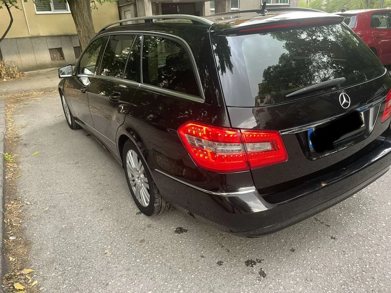 Mercedes-Benz E 220, снимка 4 - Автомобили и джипове - 55805459