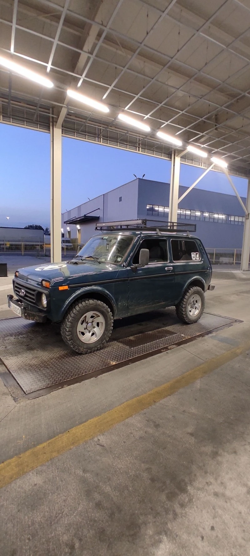 Lada Niva 1.7i, снимка 3 - Автомобили и джипове - 46761457